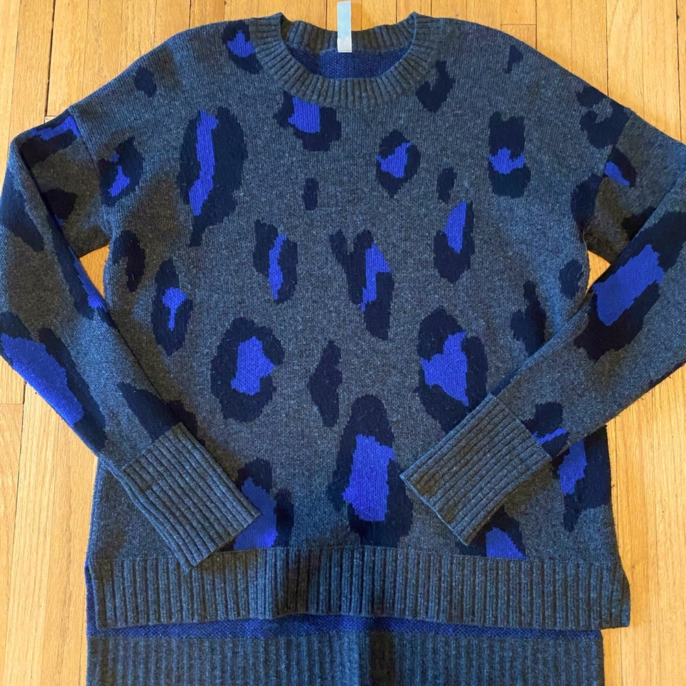 Athlete gray blue leopard wool cashmere crew sweater